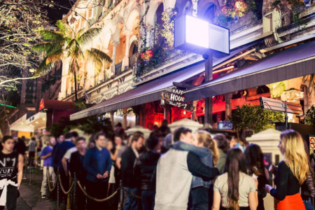 シドニーのクラブ World Bar が法律により年間に掛かっている費用を公開